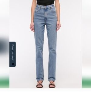Abercrombie Ultra High Rise The 90s Straight Jean
